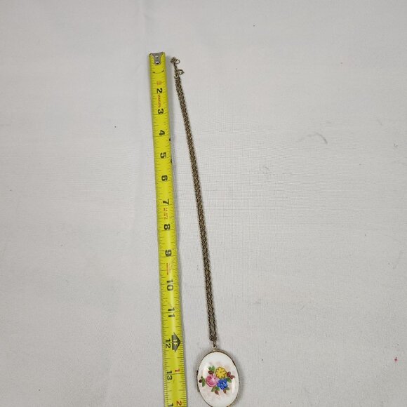 Vintage Enamel Floral Oval Locket Necklace With 24" Long Chain Gold Tone - Picture 5 of 8